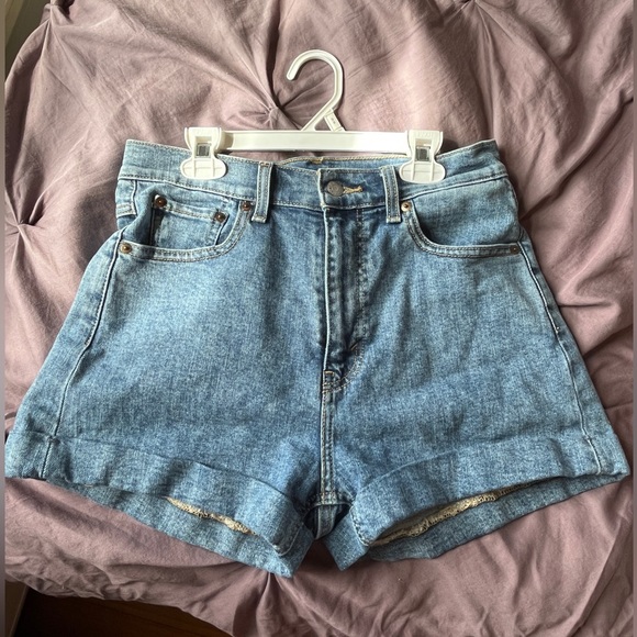 Levi's Pants - Levi high waisted mom shorts